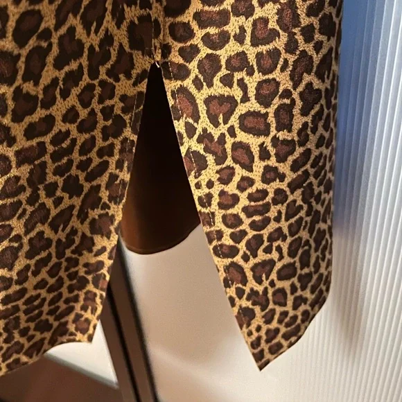 Peter Nygard, Leopard Nygard Faux Suede - Picture 4 of 5